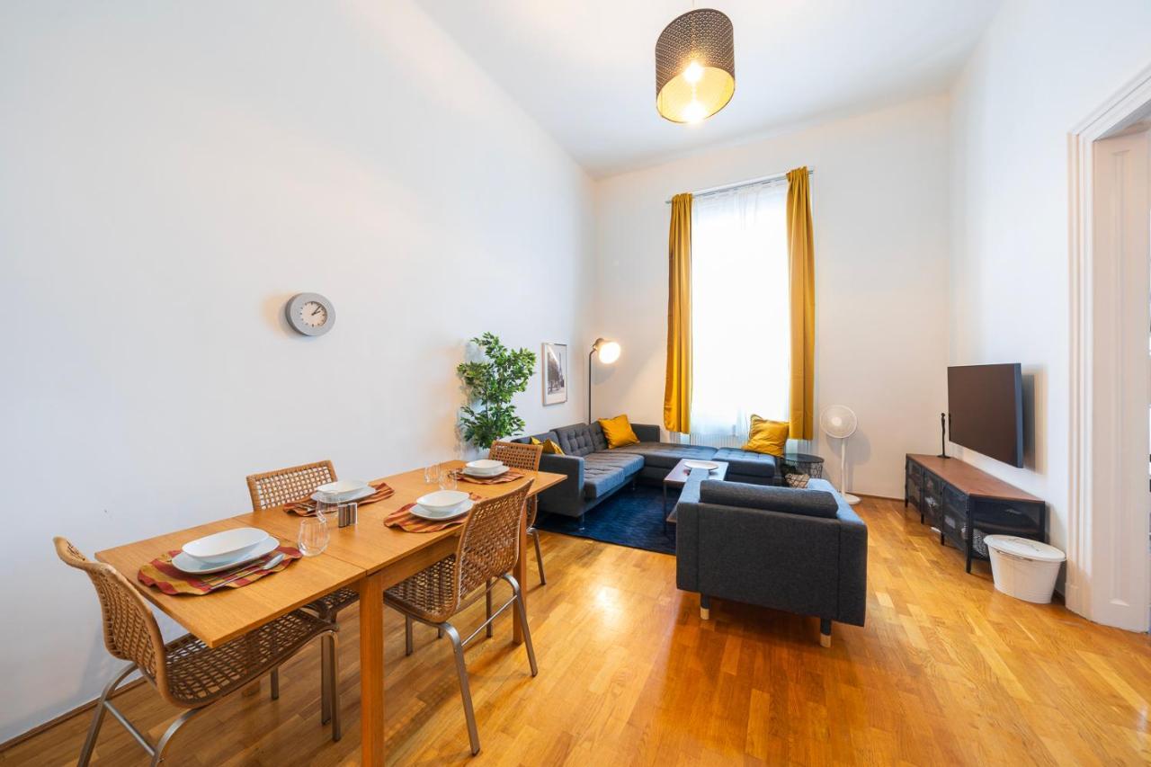 Shining Bright Two Bedroom Apt Next To Andrassy Ave Budapest Exteriör bild