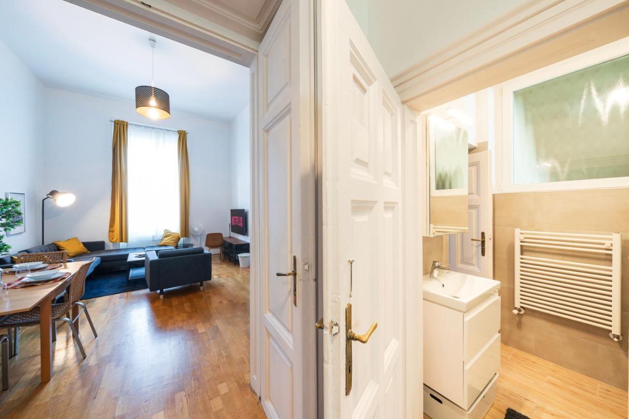 Shining Bright Two Bedroom Apt Next To Andrassy Ave Budapest Exteriör bild